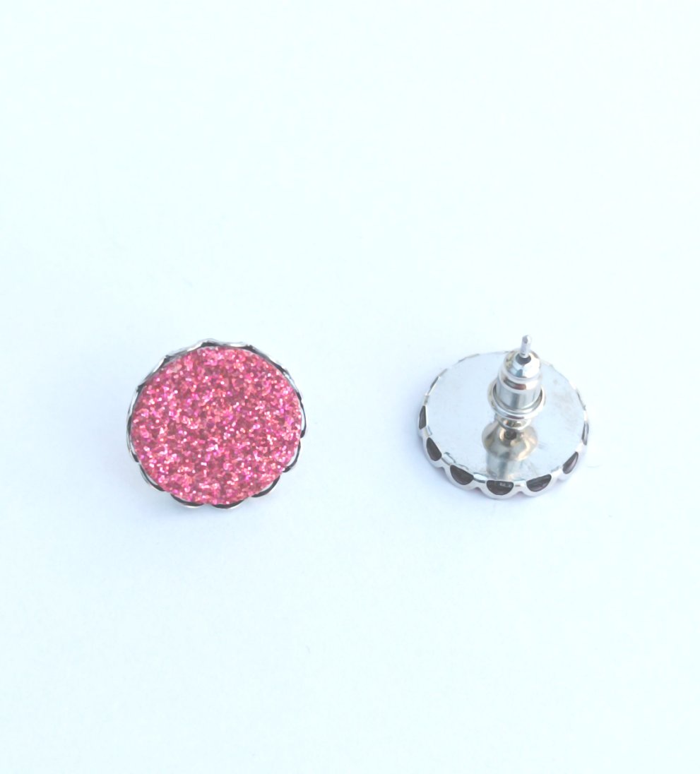 Boucle d'oreille en cuir. Ronde rose pailletée