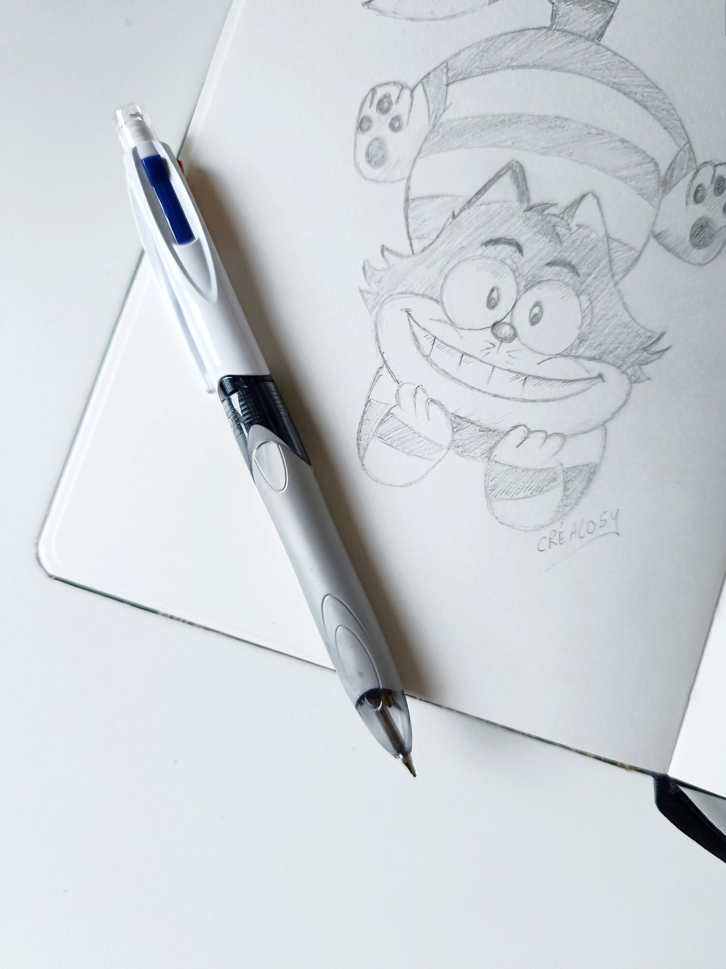BIC 4 Couleurs 3 couleurs +1 porte mine HB intégré