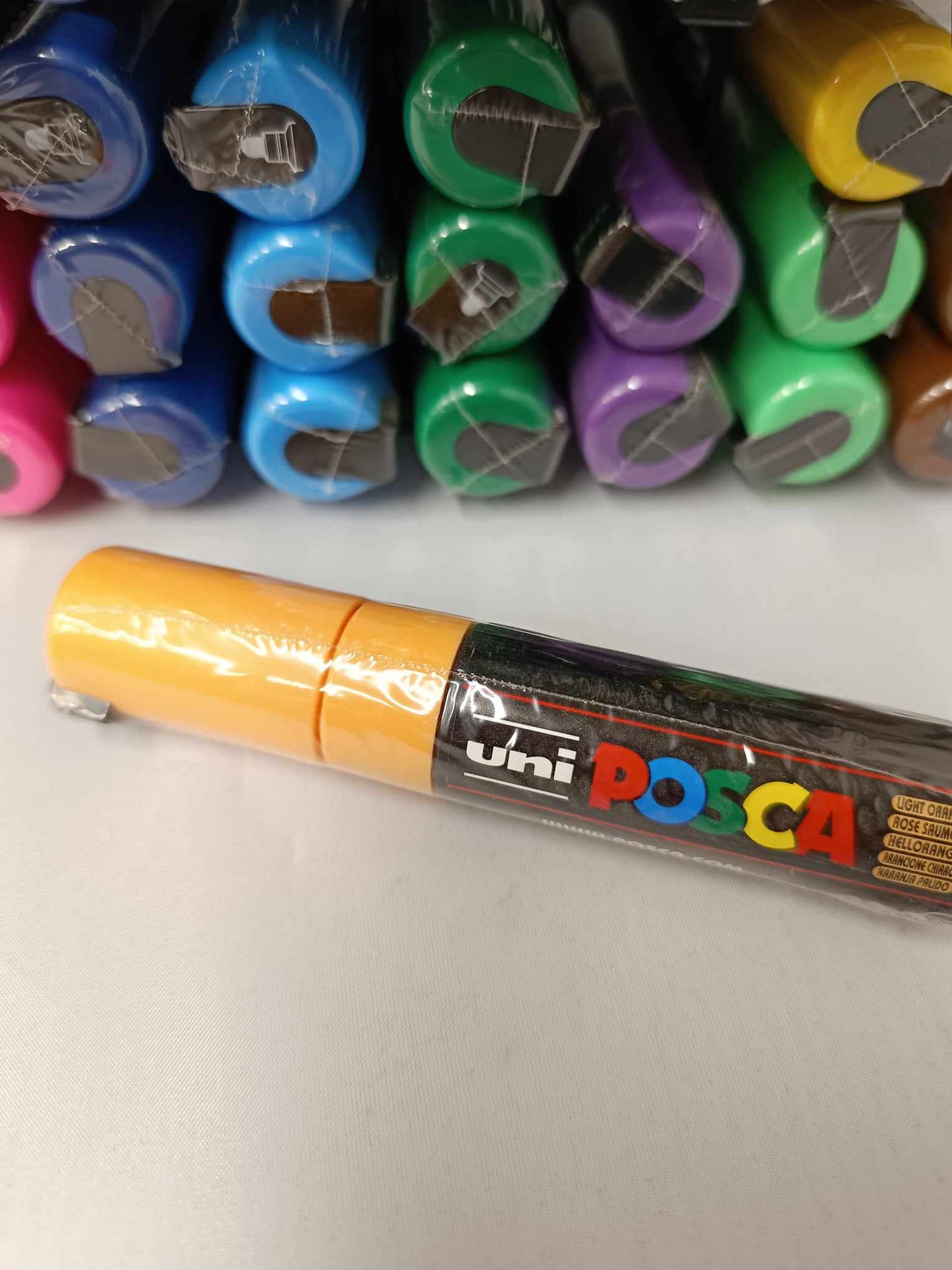 Marqueurs à base d'eau POSCA à l'unité