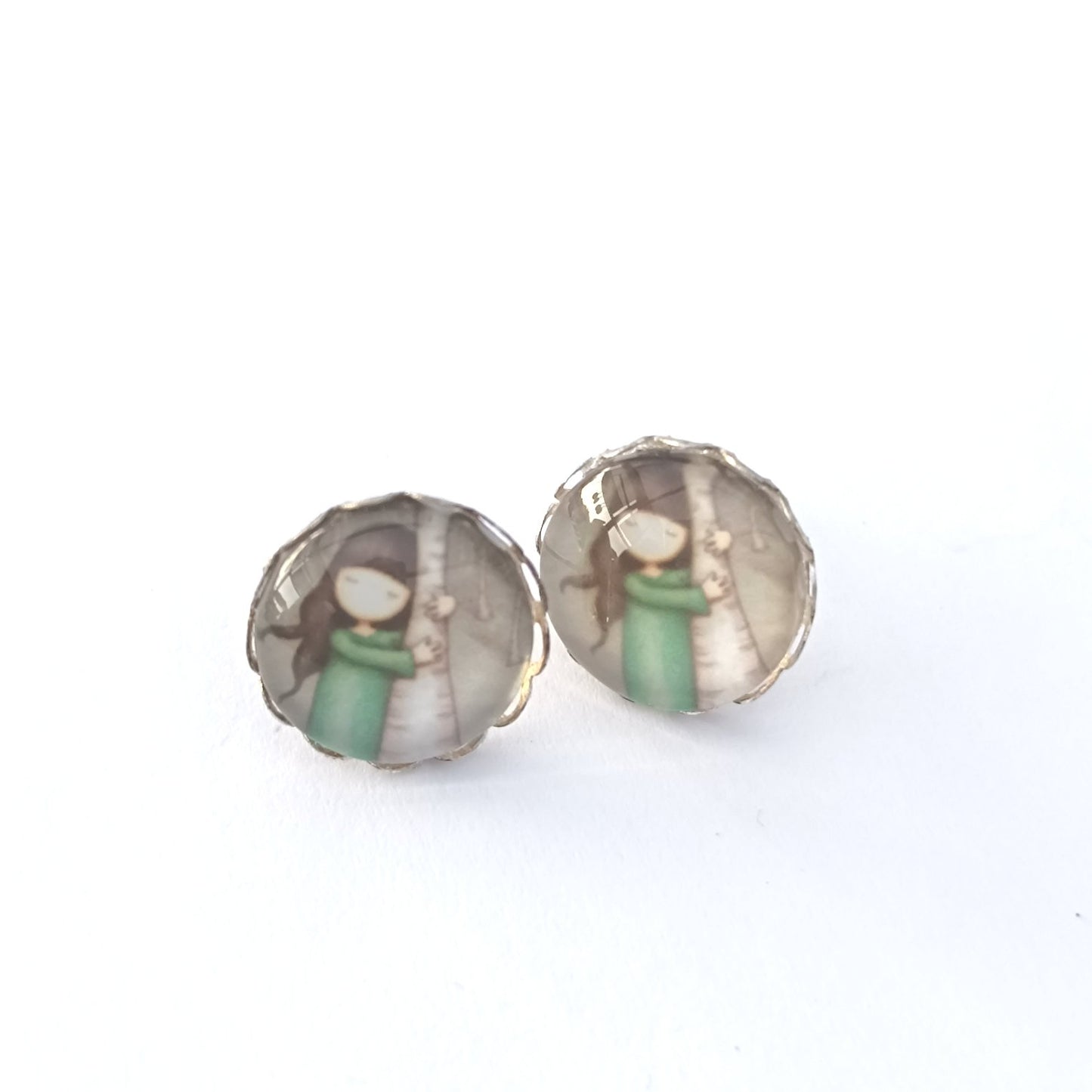 Boucle d'oreille en cabochon de verre. Motif fée verte
